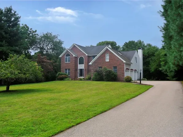 31 Rolling Meadow Way, North Kingstown, RI 02852