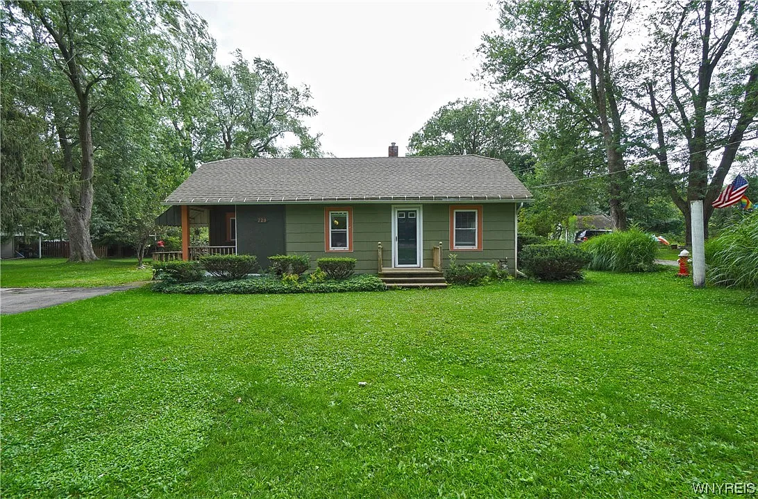729 Sandy Ave photo 1