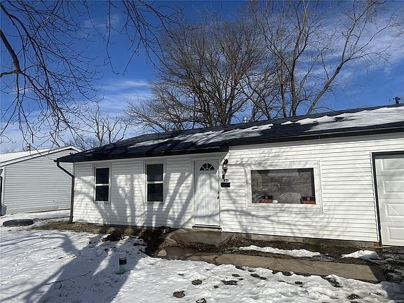 2nd image of 821 Saint Monica Dr