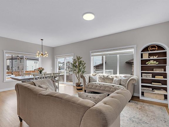4th image of 315 NW Monterey Pl SE