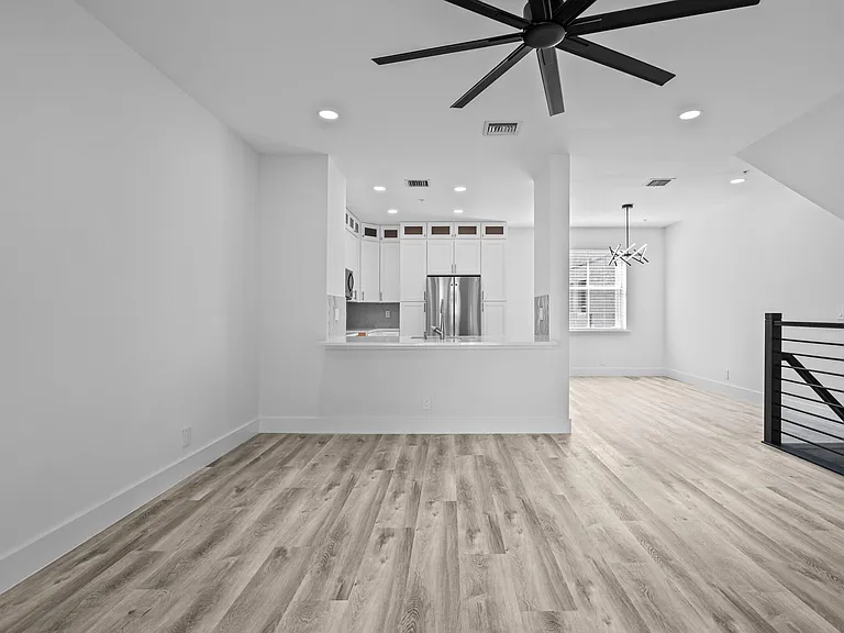 75 NW 4th Ave #75 — Photo 20
