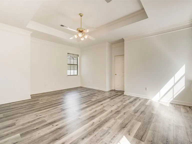8803 Memorial Creek Dr — Photo 40