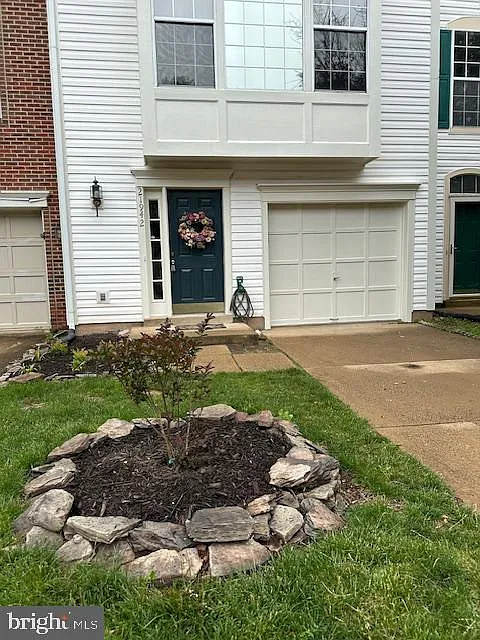 3 bed, 4.0 bath, 1920 sqft, $3,100 — Photo 2