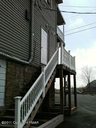 3 bed, 1.0 bath, 1350 sqft, $1,950 — Photo 3