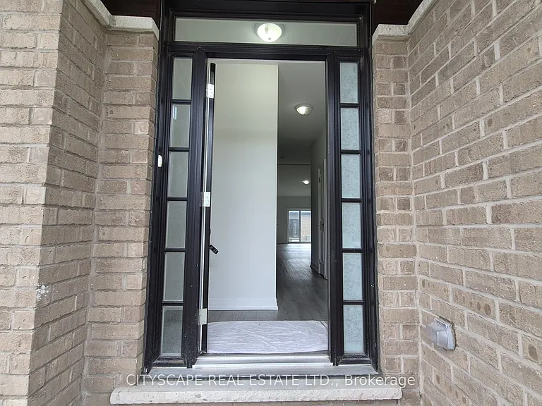 550 Grey St #28 — Photo 4