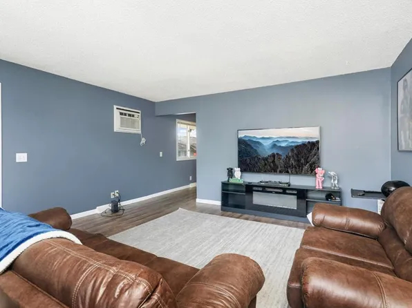 307 Jackson Ave N, Hopkins, MN 55343
