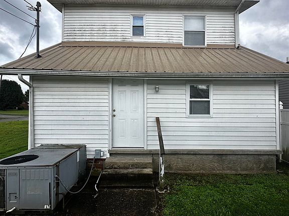 4th image of 1420 Primrose Ave