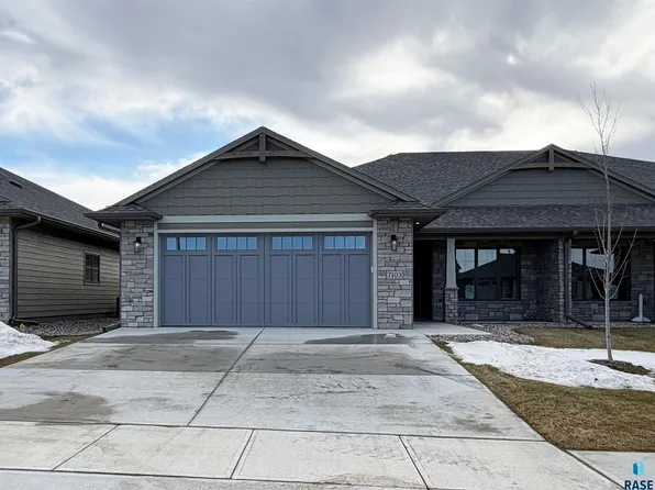 7103 E Copper Stone Cir, Sioux Falls, SD 57110