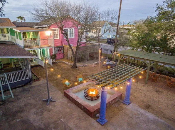 1515 19th St, Galveston, TX 77550