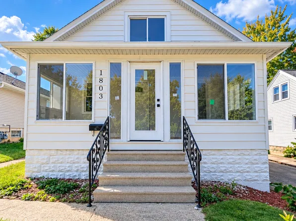 1803 N Center St, Crest Hill, IL 60403