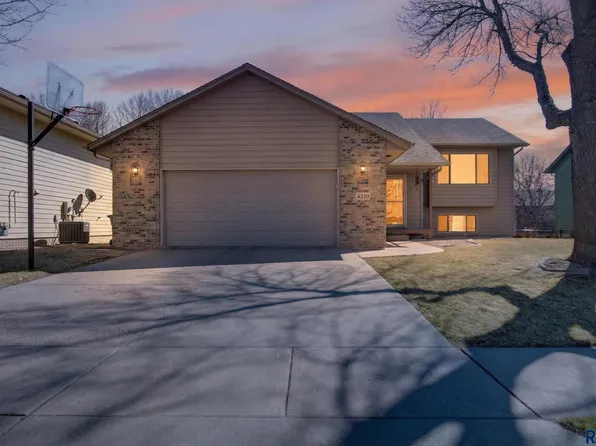 4219 E 37th St, Sioux Falls, SD 57103