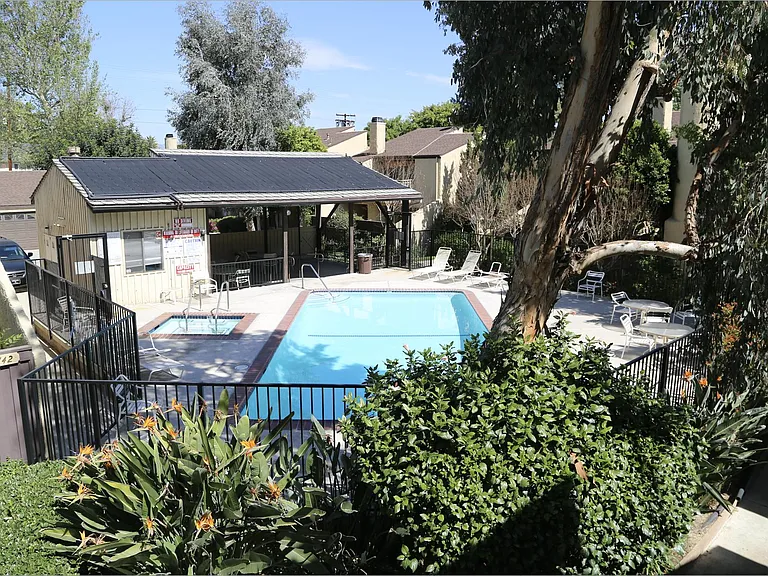 6738 Encino Ave #4 — Photo 8