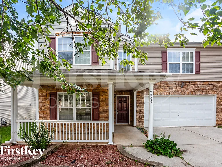2709 Buckleigh Dr — Photo 2