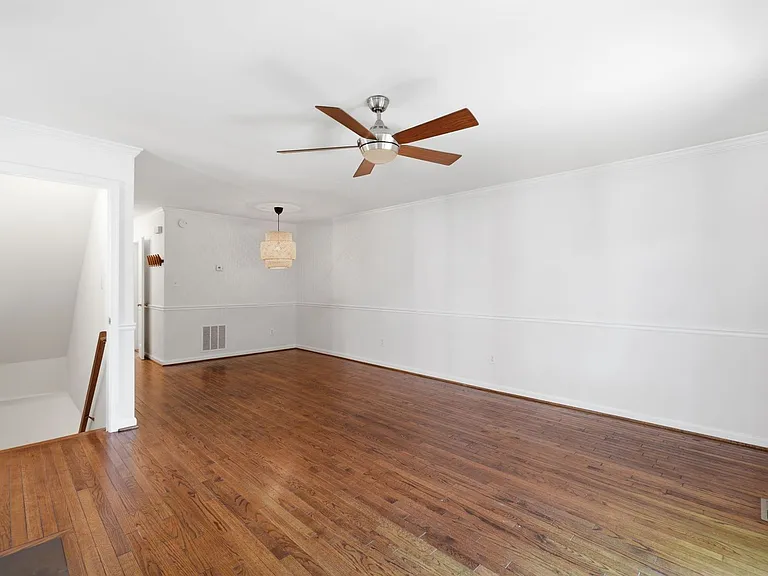 541 Colecroft Ct — Photo 5