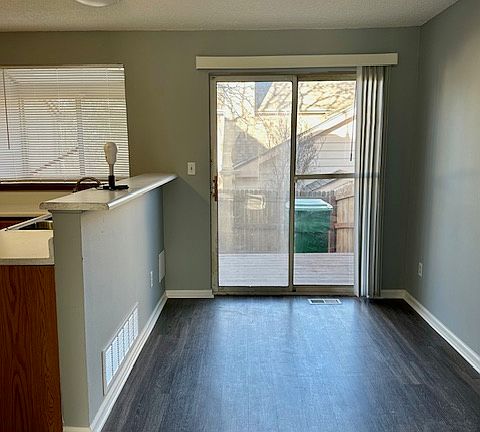 4th image of 3076 W 107th Pl Unit B