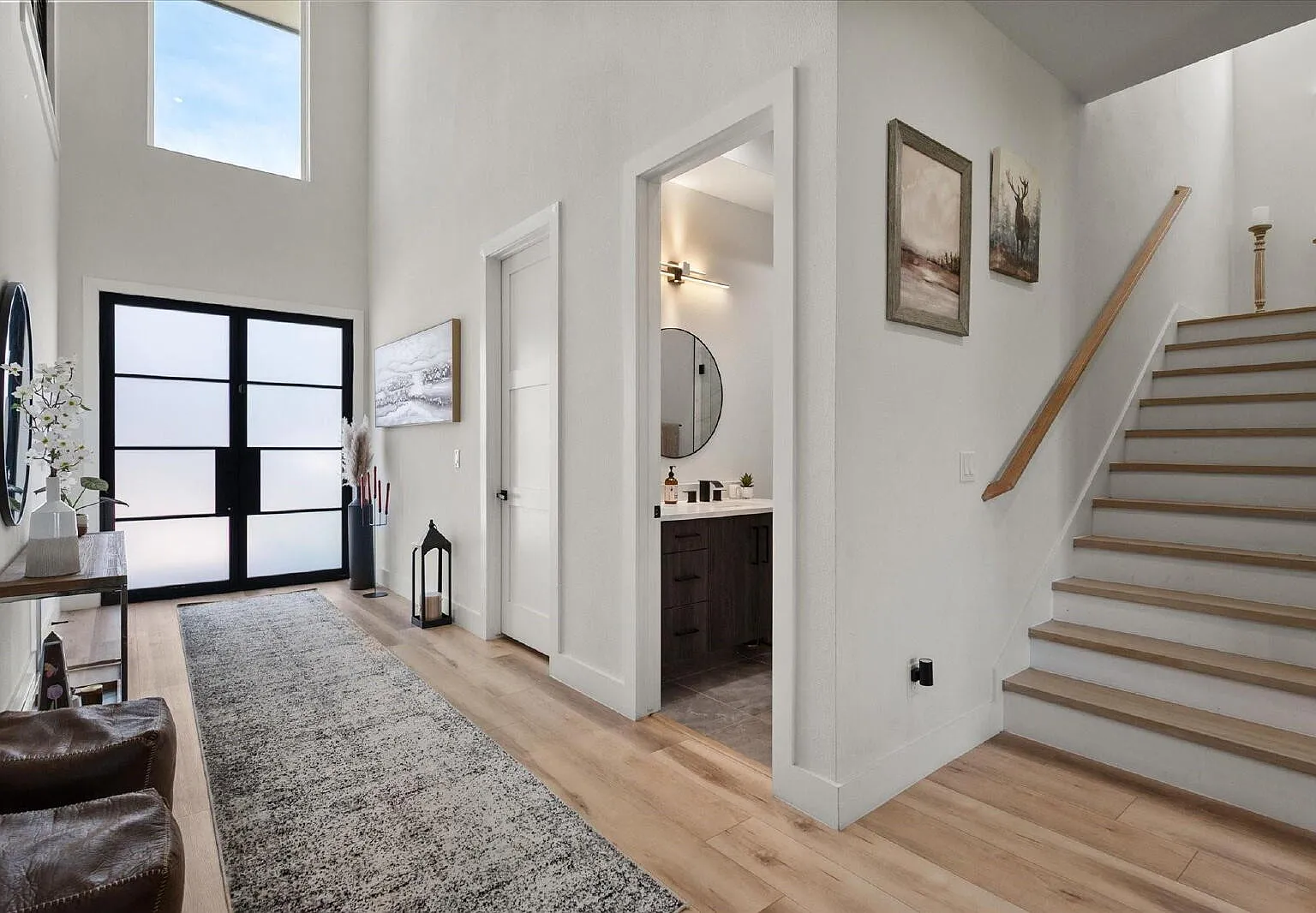 5 bed, 4.0 bath, 3868 sqft, $6,500 — Photo 2