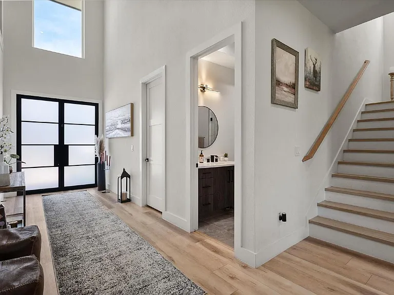 4029 Ivanhoe Ln — Photo 2