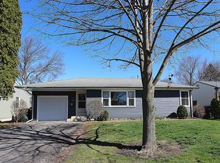 700 E State St, South Elgin, IL 60177