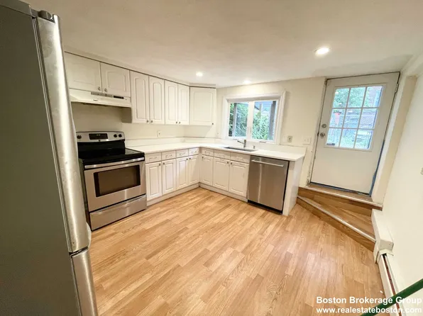 (undisclosed Address), Roxbury, MA 02120