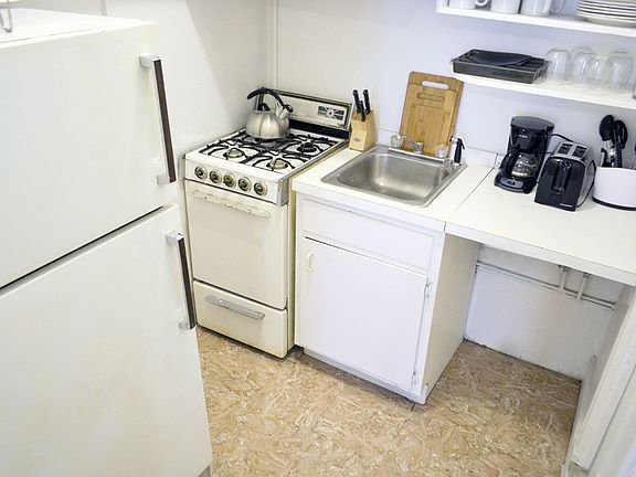5th image of 46 W 37th St APT 3FW