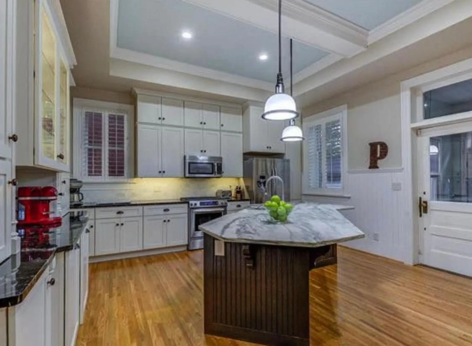 4 bed, 3.5 bath, 4548 sqft, $4,900 — Photo 4