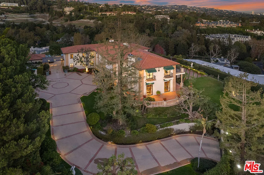 5 bed, 7.0 bath, 11000 sqft, $195,000 — Photo 1