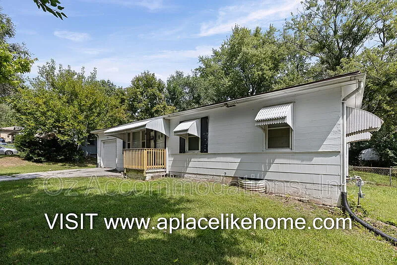 3 bed, 1.0 bath, 912 sqft, $999 — Photo 3
