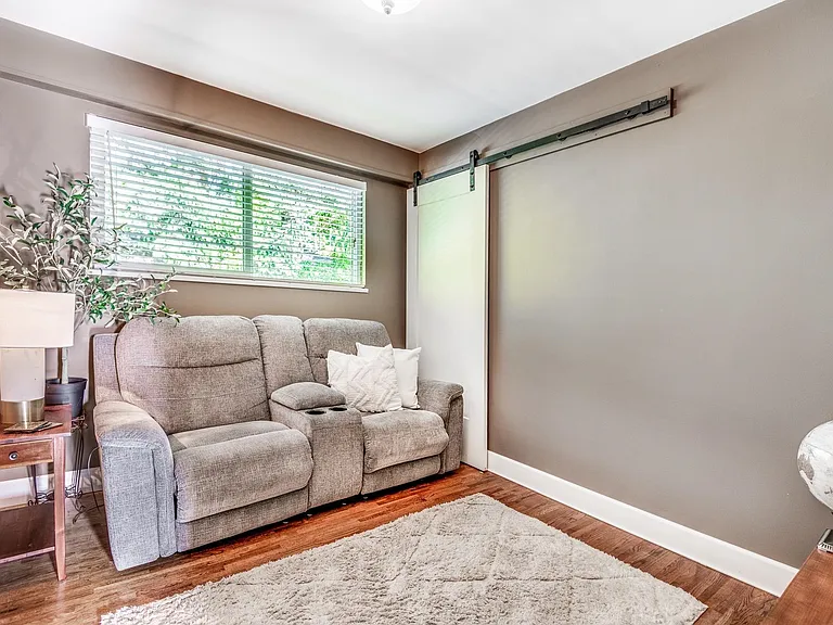 885 Fairfield Rd — Photo 11