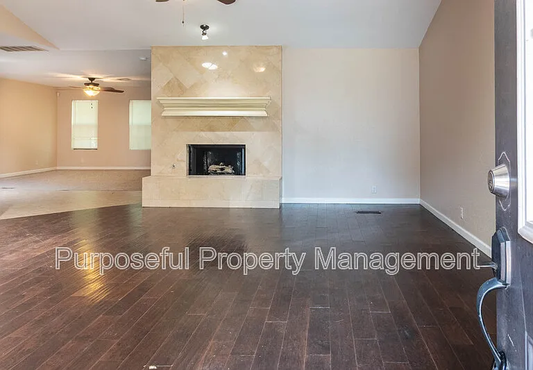 9204 Aaron Dr — Photo 4