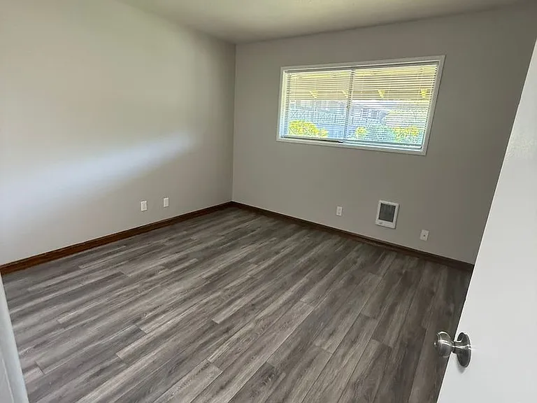 11485 SW Greenburg Rd — Photo 13