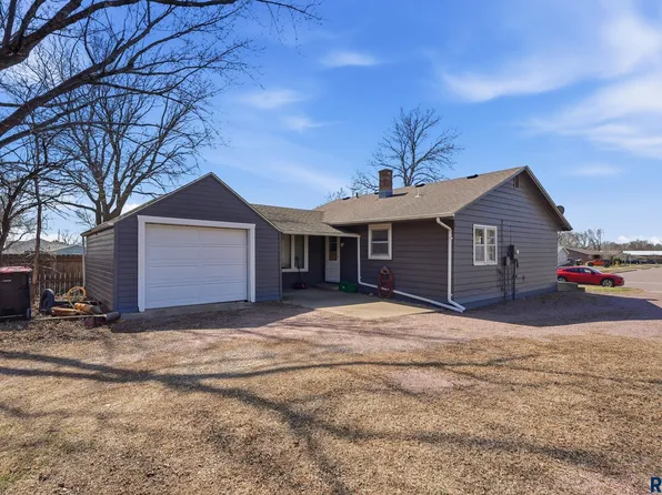 320 S 2nd Ave, Brandon, SD 57005