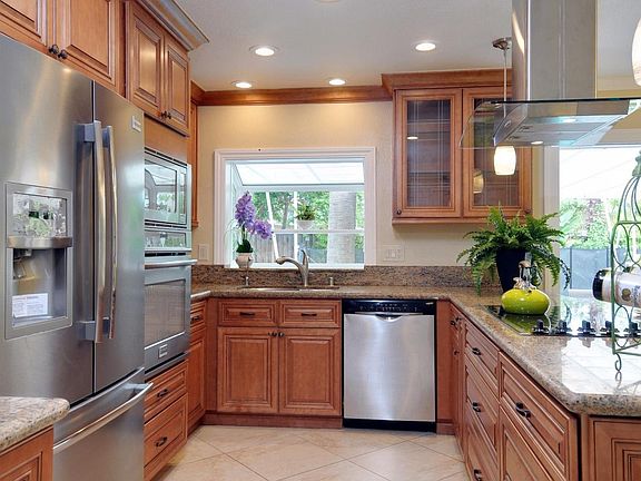 4th image of 1401 Pointe Claire Ct