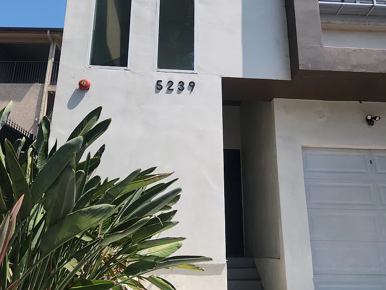 5239 Huntington Dr N — Photo 1