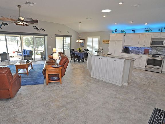 Open Kitchen/Breakfast Nook