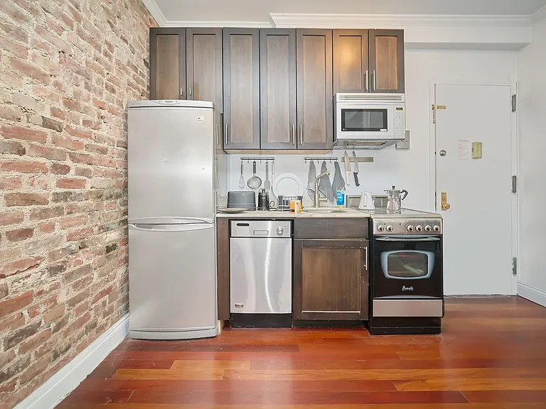 211 Avenue A #25 — Photo 3
