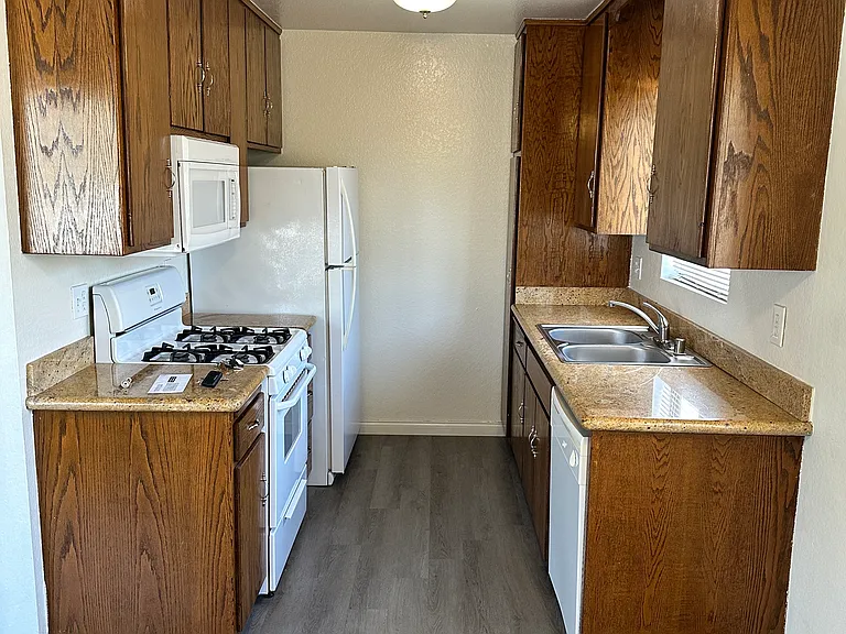 10933 Moorpark St #5 — Photo 18