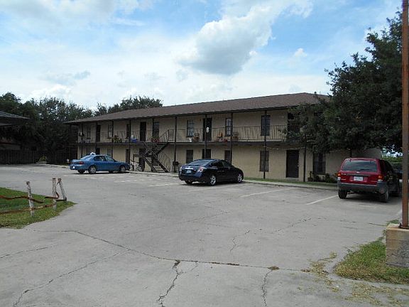 2nd image of 817 E Sugar Cane Dr