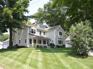 56 Blackhouse Rd, Trumbull, CT 06611