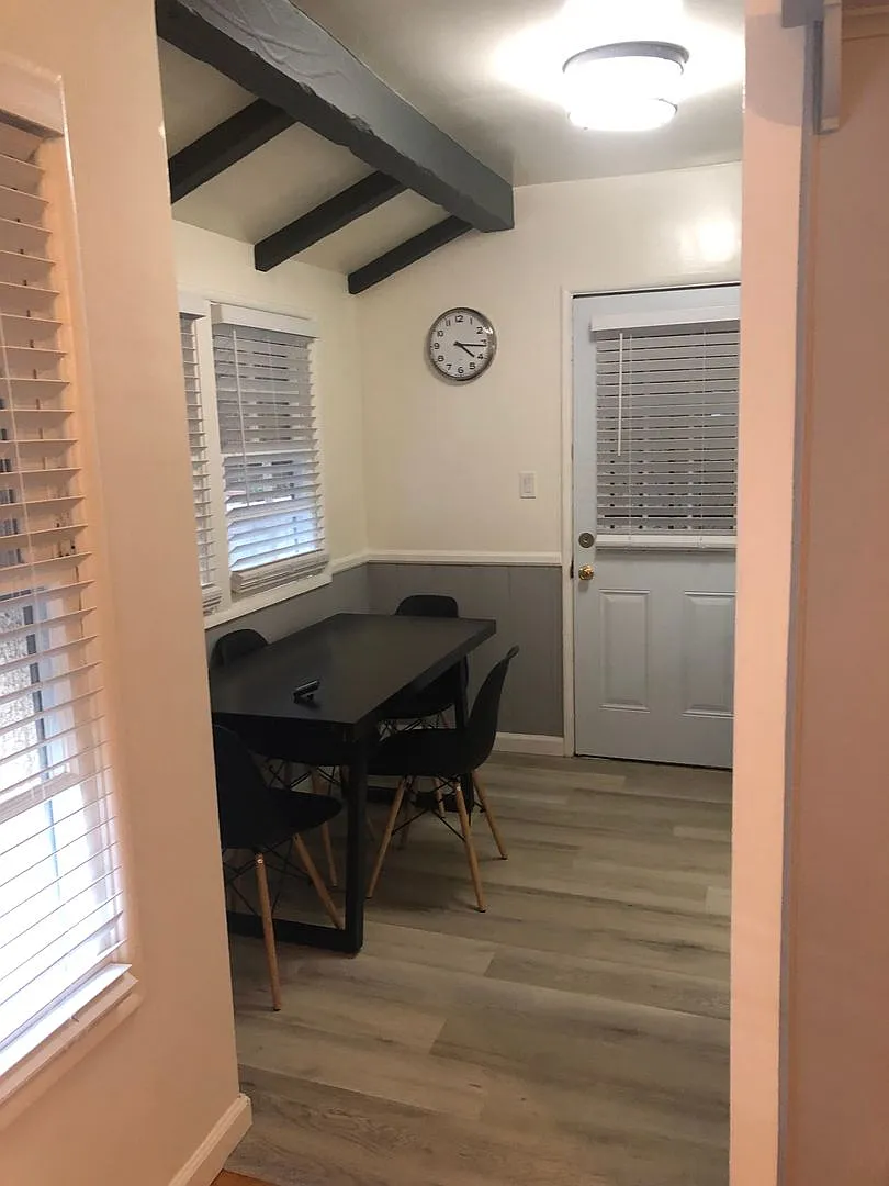 12423-25 Chandler Blvd — Photo 3