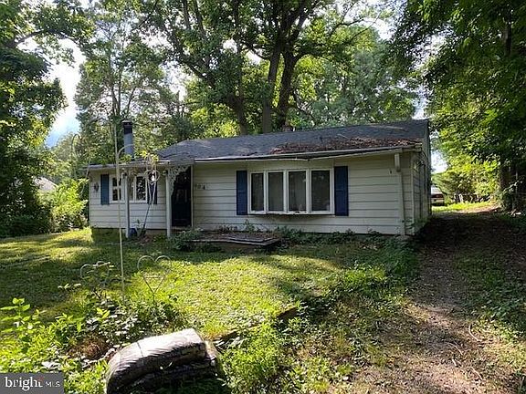 904 Cherry Tree Rd Upper Chichester Pa 19014 Mls Pade524972 Zillow