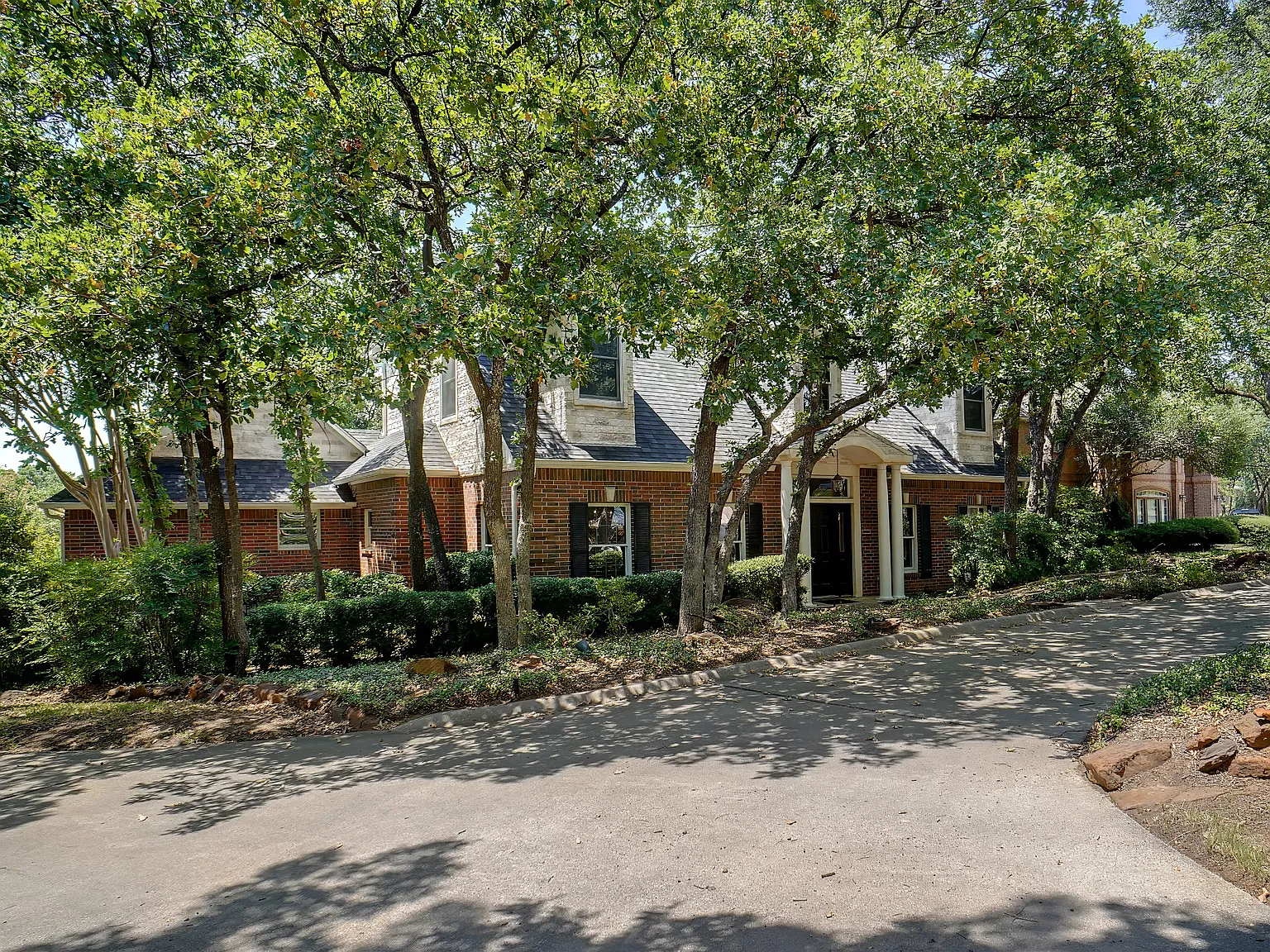 5 bed, 3.5 bath, 3335 sqft, $3,600 — Photo 2