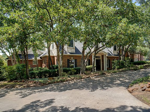 2nd image of 23 Oak Forrest Cir
