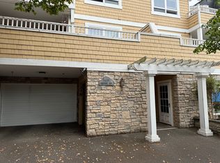 5450 California Ave SW APT 301, Seattle, WA 98136