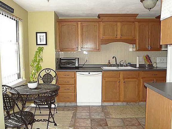 2nd image of 2704 Pinewood Dr #2704