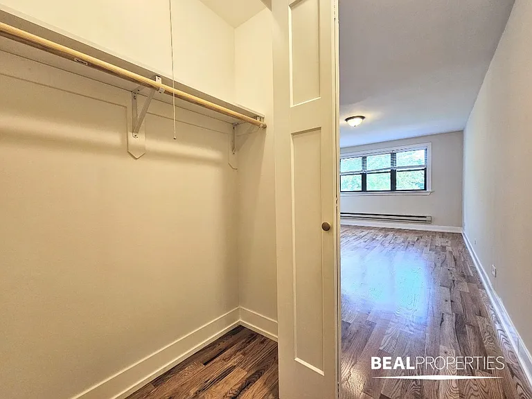 555 W Arlington Pl — Photo 7