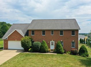 10 Carriage Ln, Grove City, PA