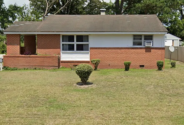 1221 Ferndale Ln — Photo 1