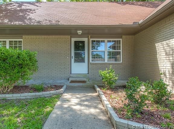 2nd image of 2801 E Galveston Pl