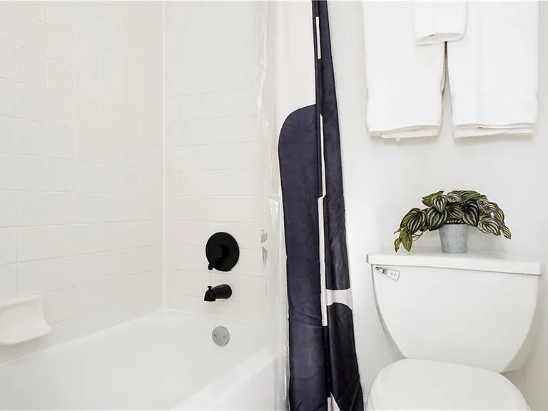 935 Greenwood Ave NE #D — Photo 26