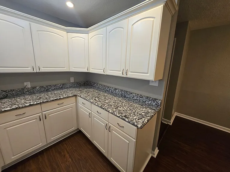 1049 Summerplace Ln — Photo 35